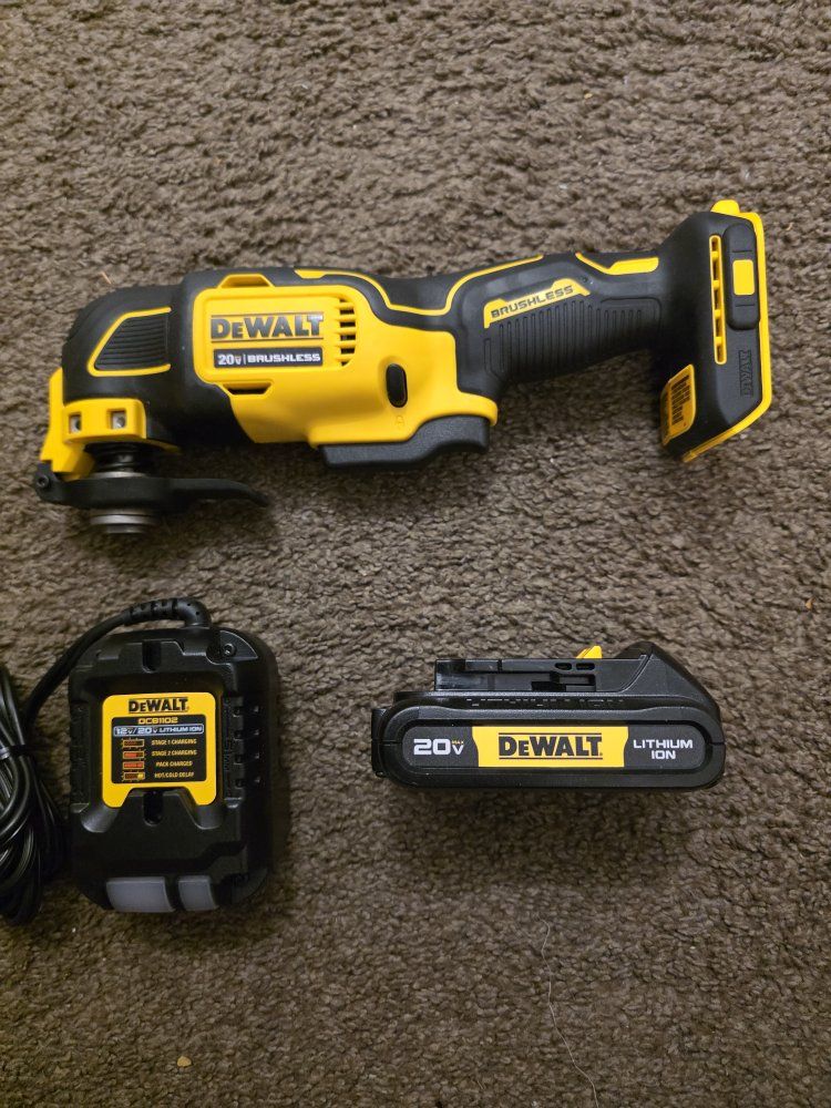 DEWALT Atomic 20V MAX Oscillating Multi-Tool Kit w/ Battery & Charger