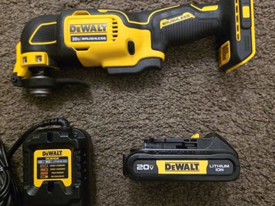DEWALT Atomic 20V MAX Oscillating Multi-Tool Kit w/ Battery & Charger