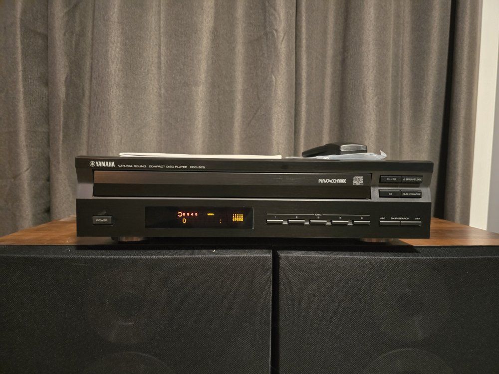 Yamaha CDC-575 Natural Sound Compact Disc Player with Remote and Manual