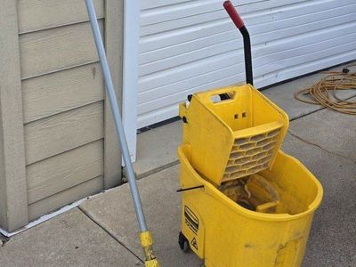 Rubbermaid Commercial WaveBrake Mop Bucket & Wringer Combo Yellow and mop handle