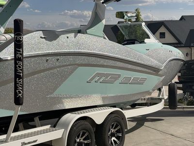 2024 MB Sports B52 23 Alpha Surf Boat, 23ft, 76 hrs, Indmar Raptor 400 engine