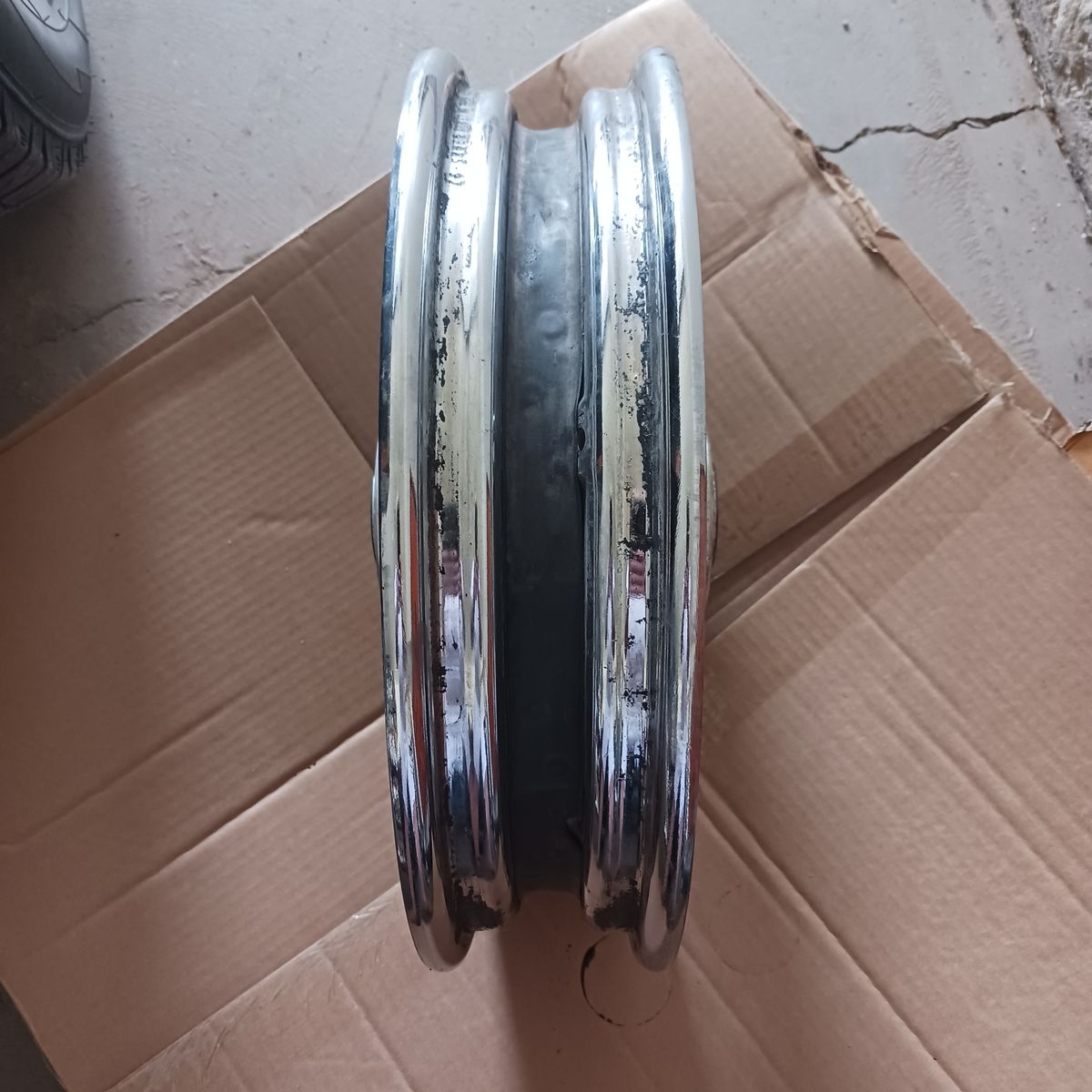 3X16 inch laced Harley wheel. Sound. Bearings can be either 3/4" or 1" axle. Came off 2001 Road King Classic.