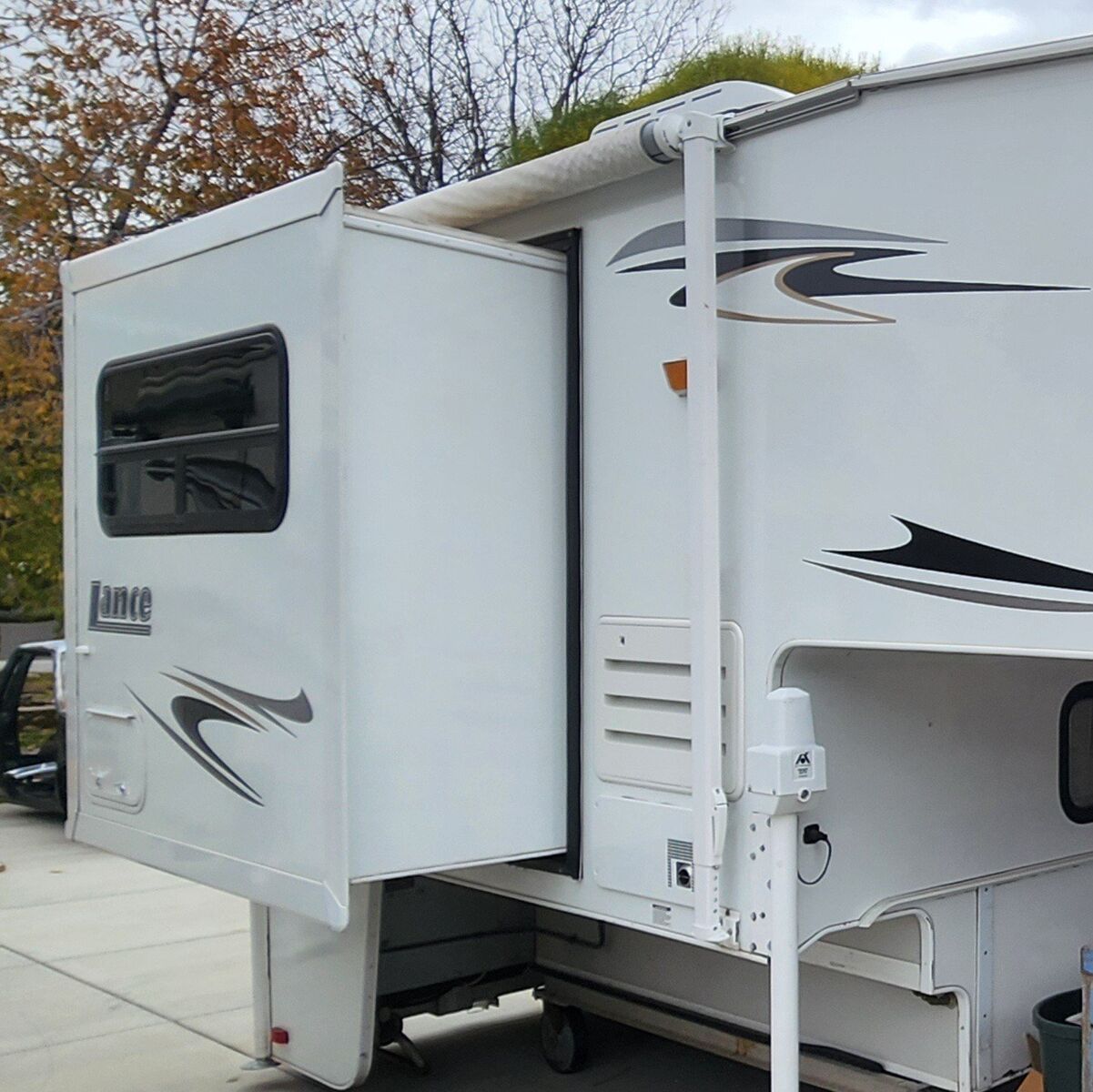 2009 LANCE 861 FOR HD SHORT BED