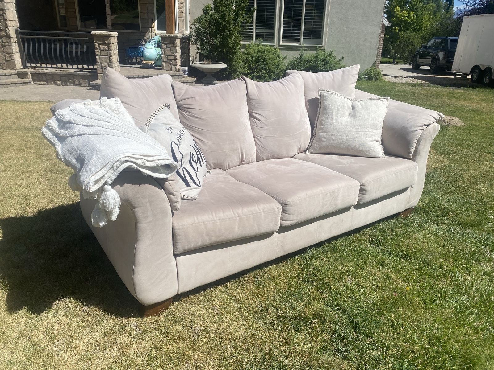 FREE DELIVERY Soft beautiful white couch