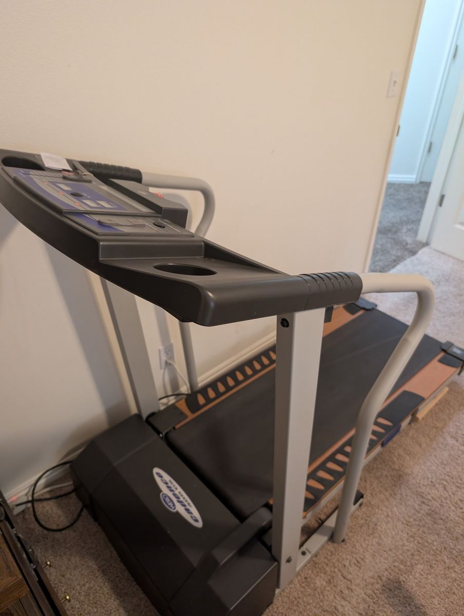 Weslo Cadence 400 CS Treadmill - Older Model, Good Working Condition