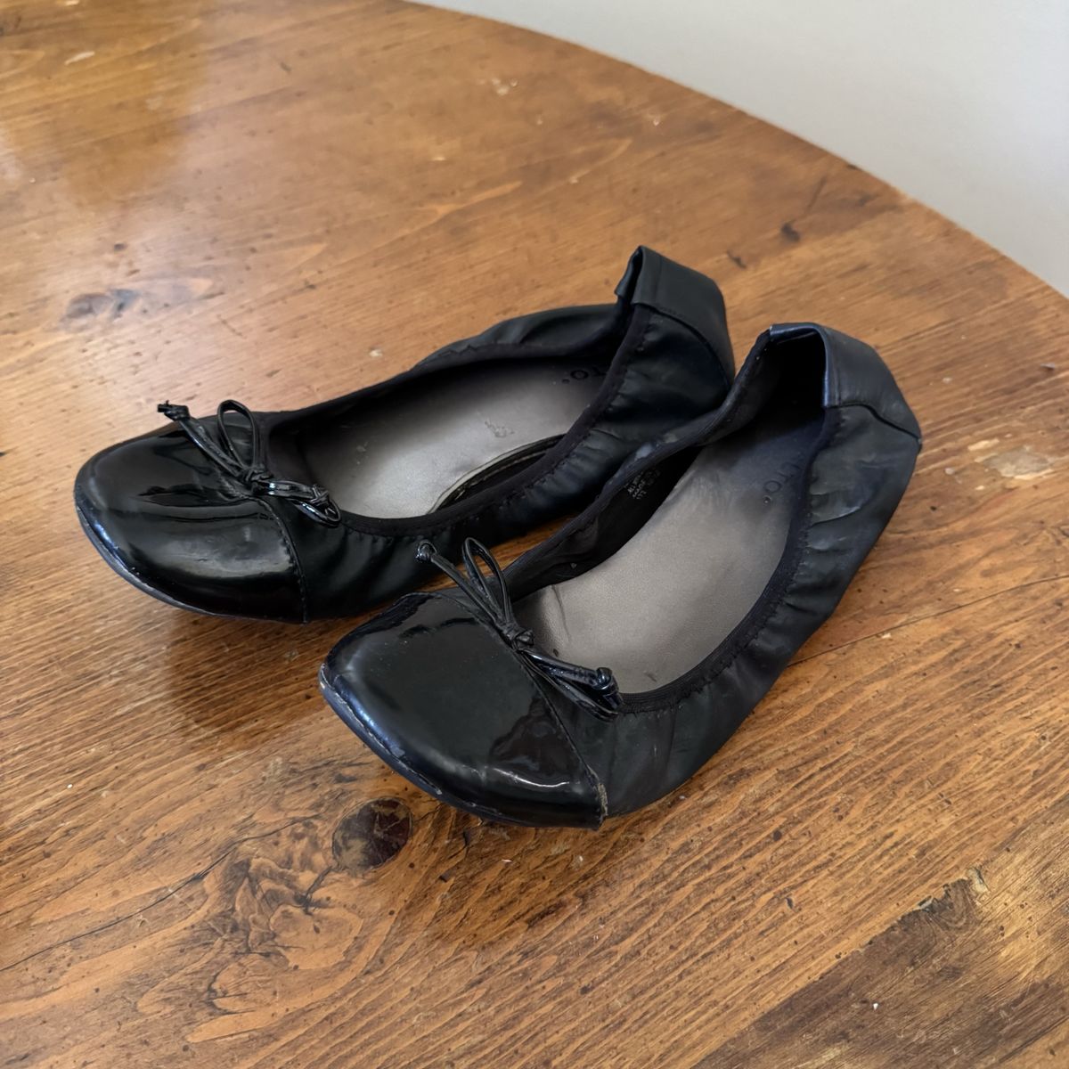 Rialto Black Patent Faux Leather  Ballet Flats with Bows Size 10