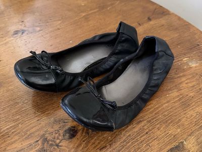 Rialto Black Patent Faux Leather Ballet Flats with Bows Size 10