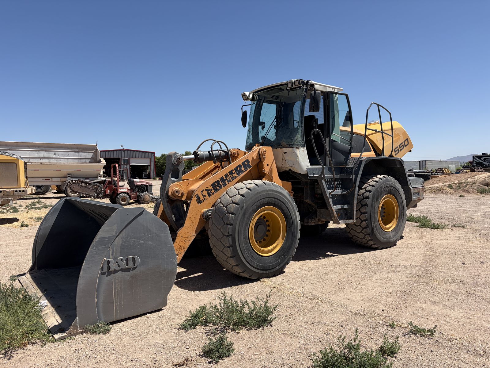 2011 Liebherr L550 Wheel Loader with Bucket