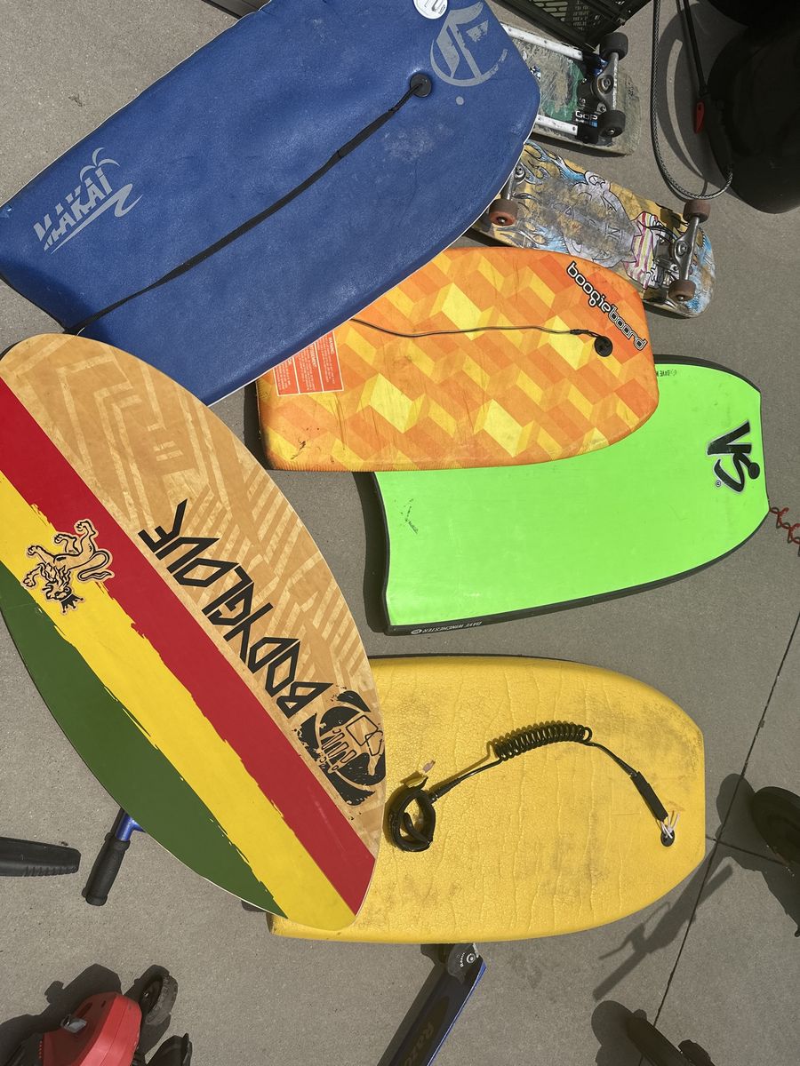4 Boogie Boards and one Skimboard