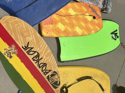 4 Boogie Boards and one Skimboard