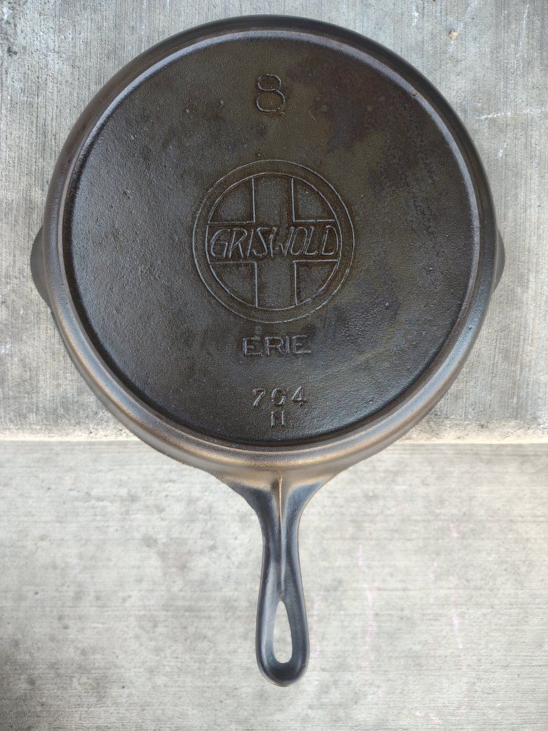 Antique Griswold No. 8 Cast Iron Skillet – 704 N