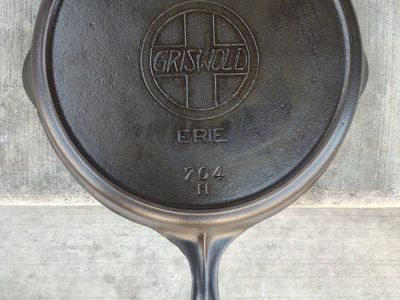 Antique Griswold No. 8 Cast Iron Skillet – 704 N