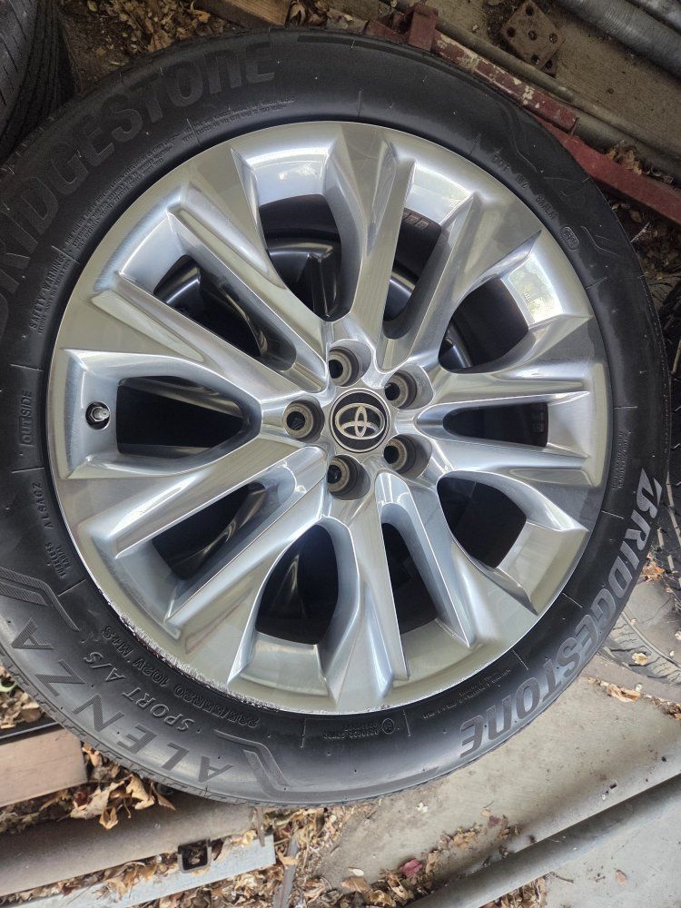 Toyota OEM 20-inch Highlander wheels and tires