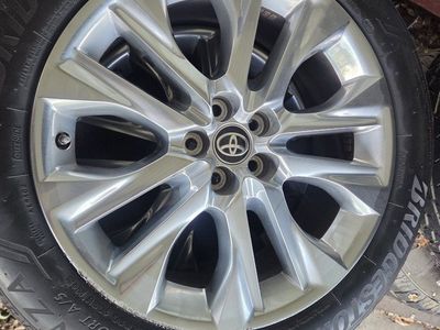 Toyota OEM 20-inch Highlander wheels and tires