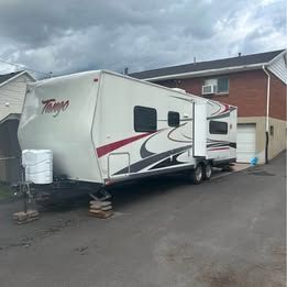 30' Tango Trailer by Coachworks