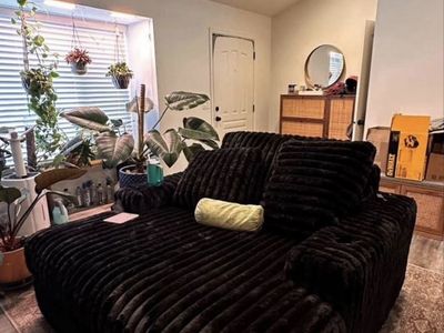 Oversized chaise lounge chair