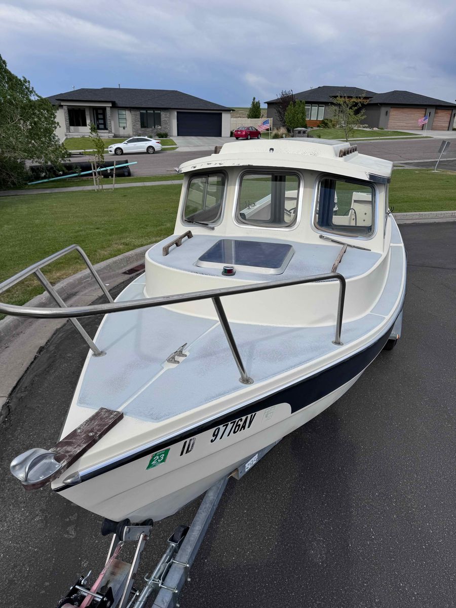 1985 C-Dory 22 with trailer, runs, fish finder, downriggers