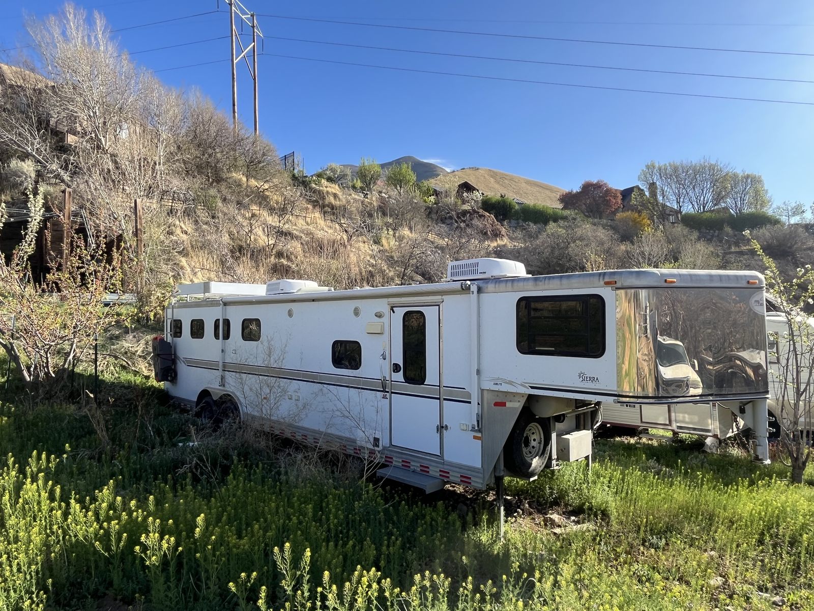 2001 Sundowner Living Quarters Horse Trailer