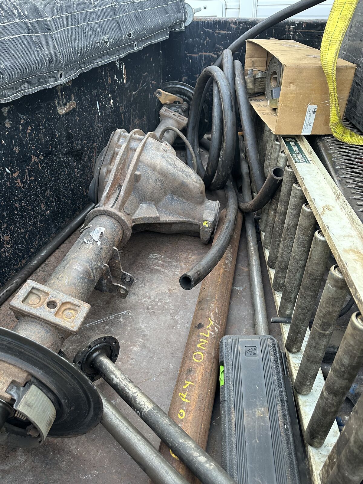 Dodge rear axle with axle shafts