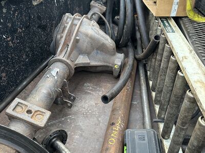 Dodge rear axle with axle shafts