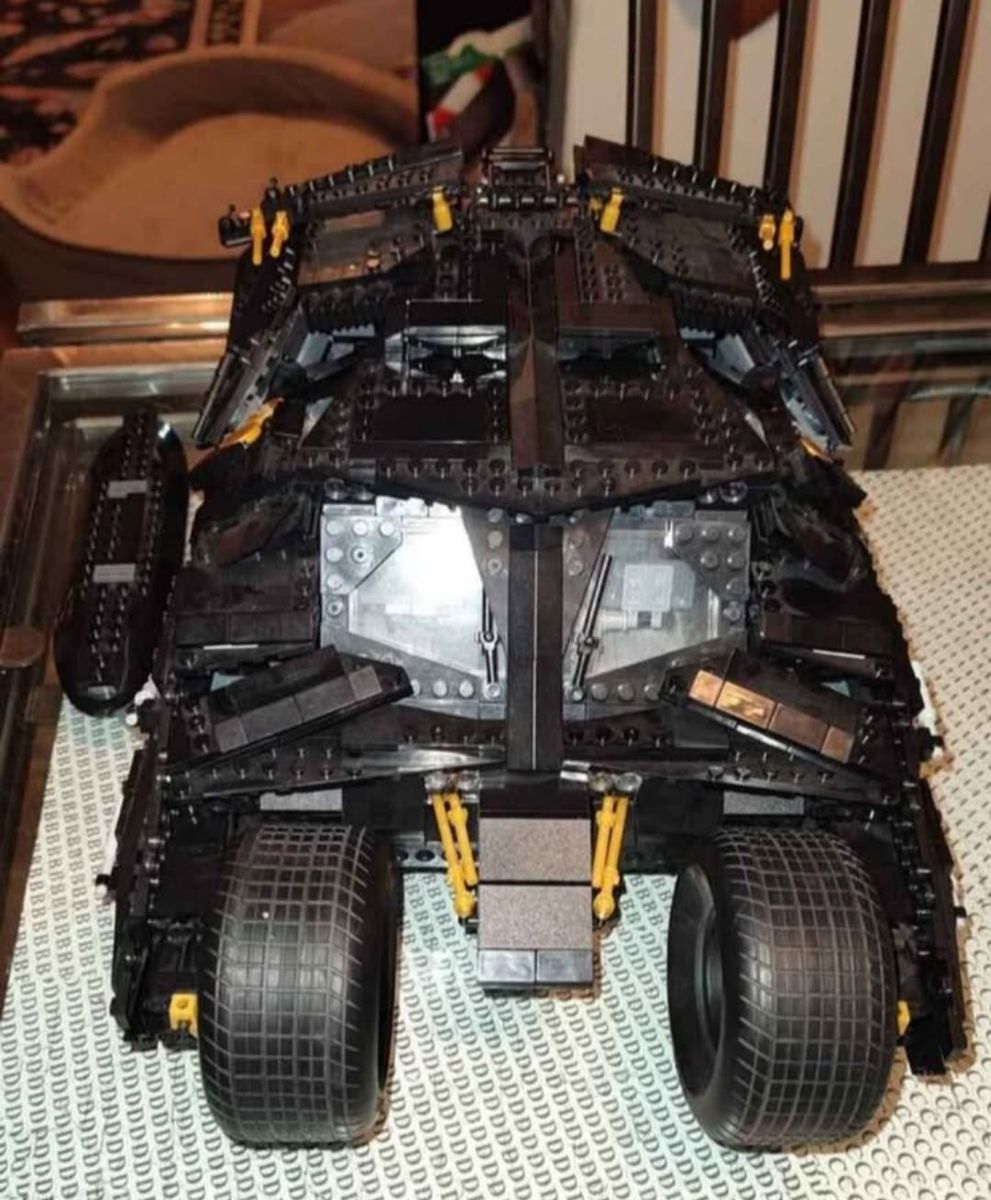 Generic brick (Lego equivalent of DC Super Heroes The Tumbler Batmobile) Set 76023 (Retired)