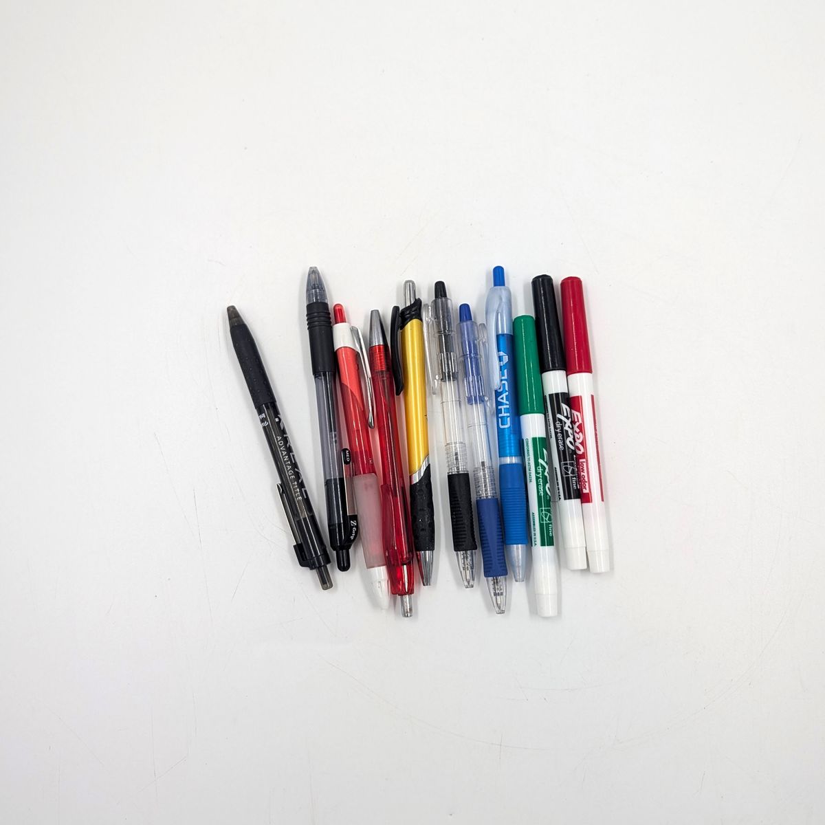 Mixed Assortment of 8 Pens and Dry Erase Markers