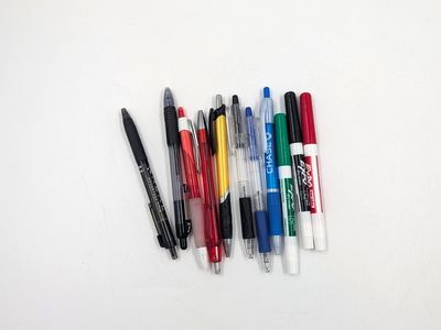 Mixed Assortment of 8 Pens and Dry Erase Markers