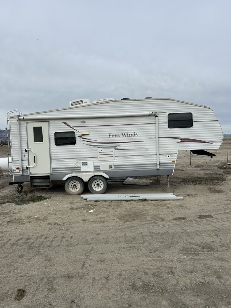 2007 Four Winds 24L Travel Trailer