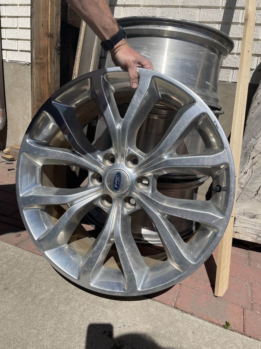 2019 Ford Expedition 22” Wheels