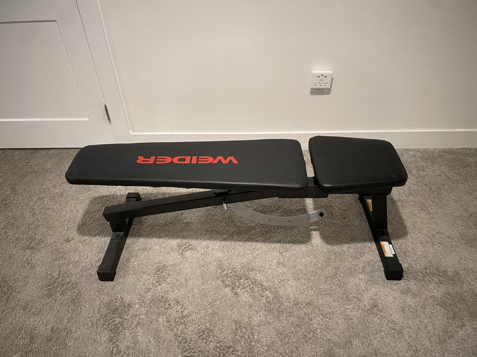 Ajustable weight bench