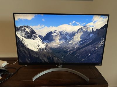 27” LG 4K UHD UltraFine Monitor