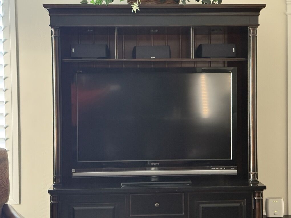 52 Sony Bravia LCD TV