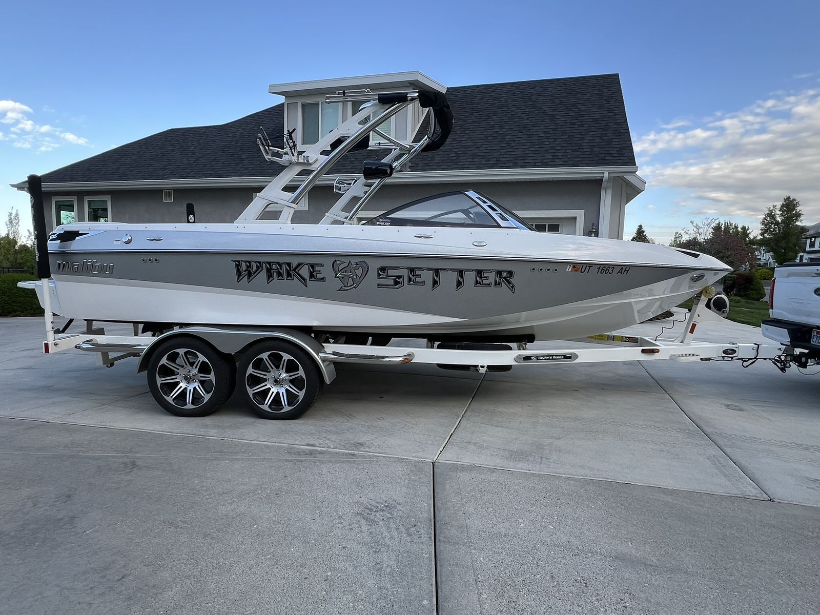 Manage Upgrade 2013 Malibu Wakesetter 23 LSV – Surf/Board/Ski – Excellent Condition