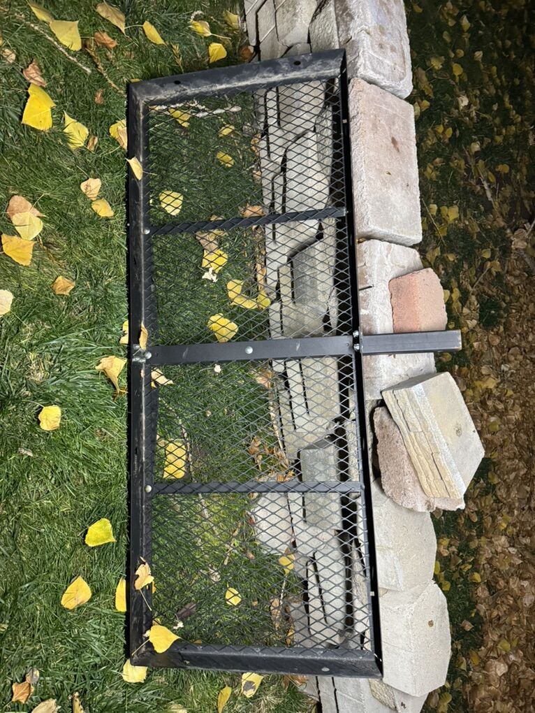 Hitch-Mounted Cargo Carrier / Travel Rack