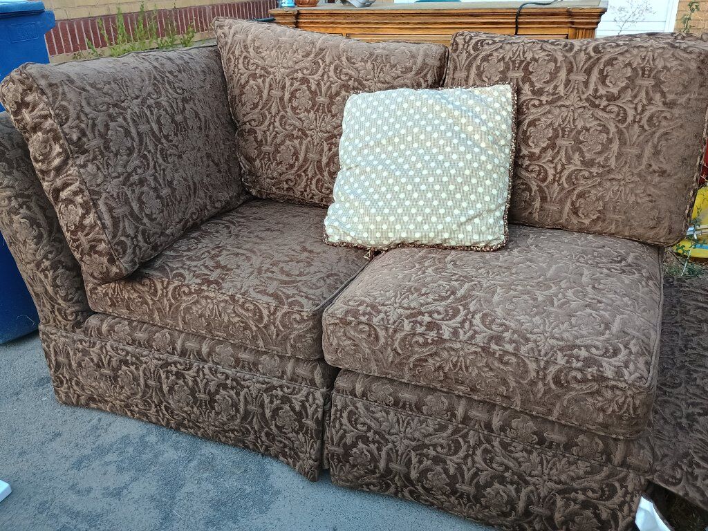 comfy brown 2 piece sectional couch