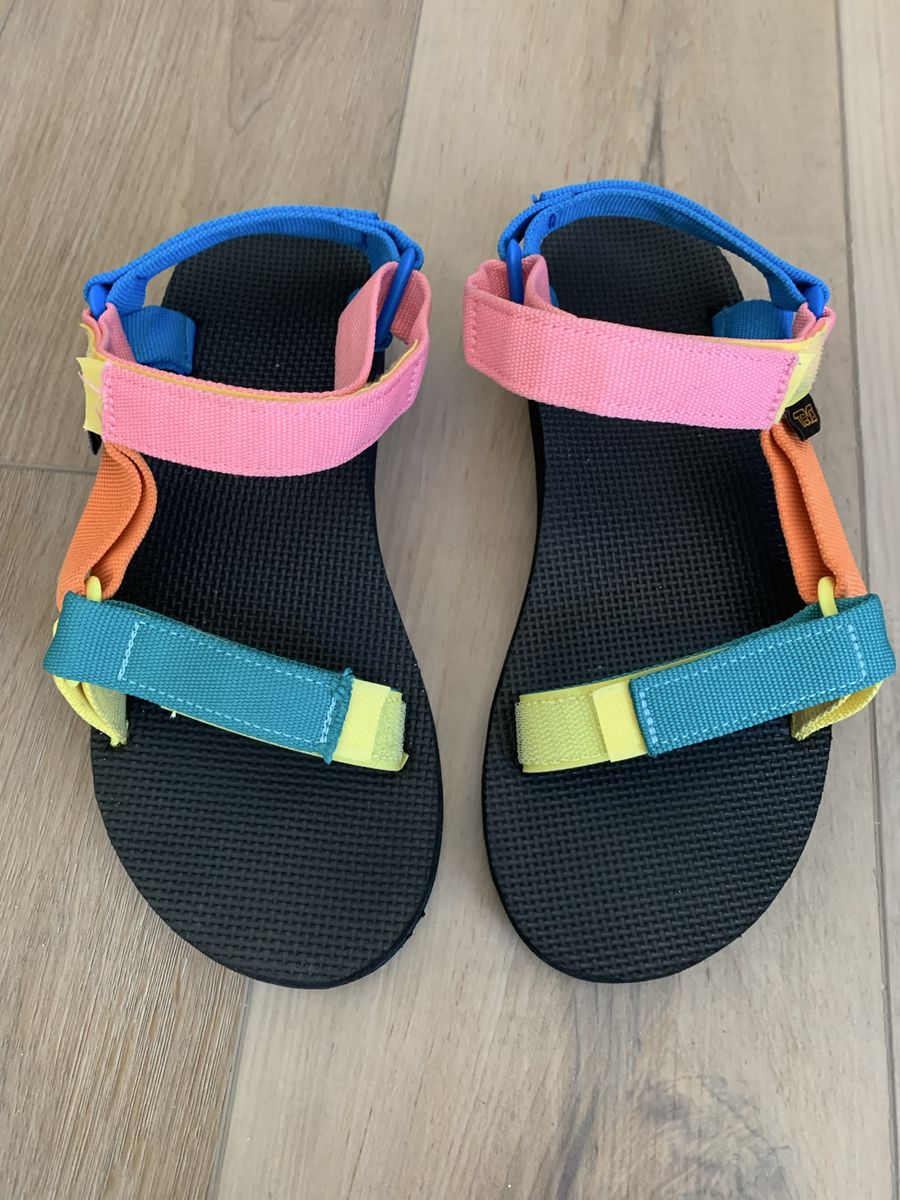 Tevas color block sz 8
