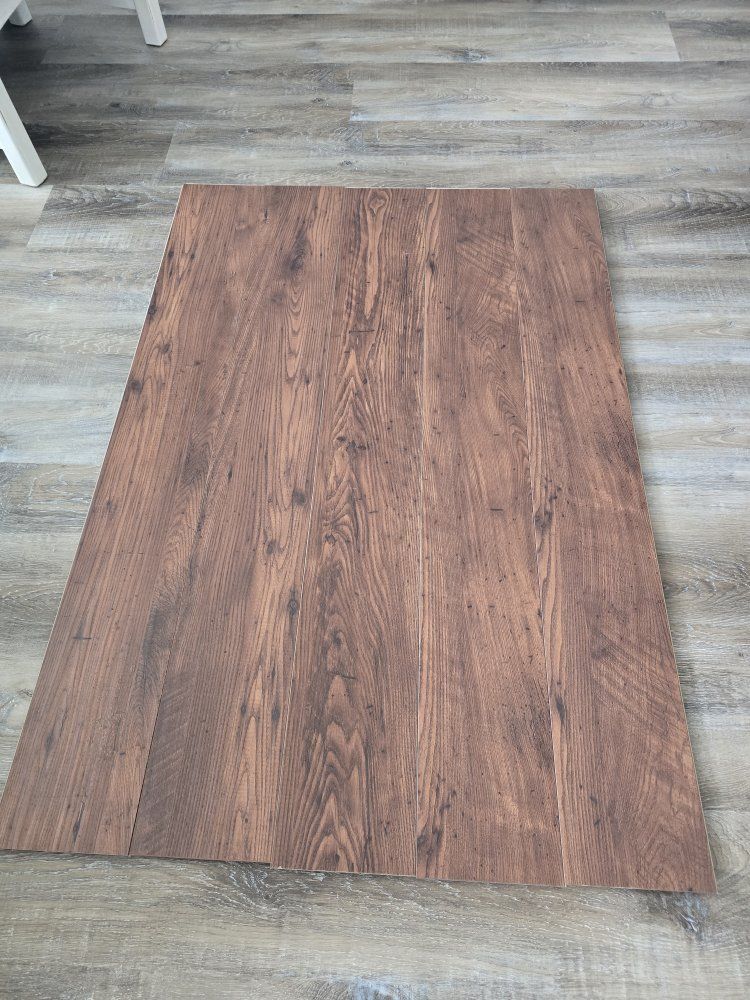 Laminate flooring approx 200 square feet