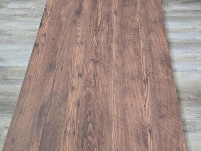 Laminate flooring approx 200 square feet