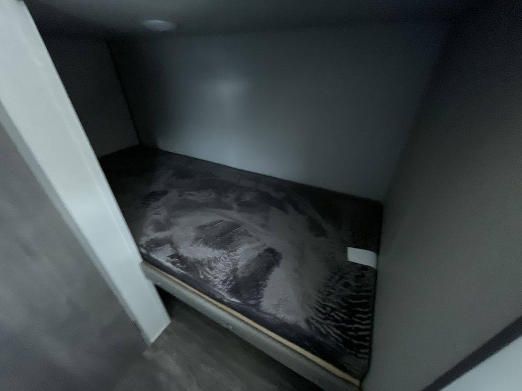 Main image 32
