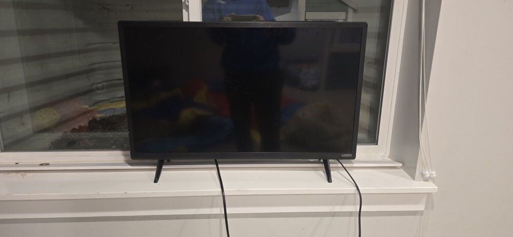 Vizio 32" Smart HD TV (D32h-J09) – SmartCast, Wi-F