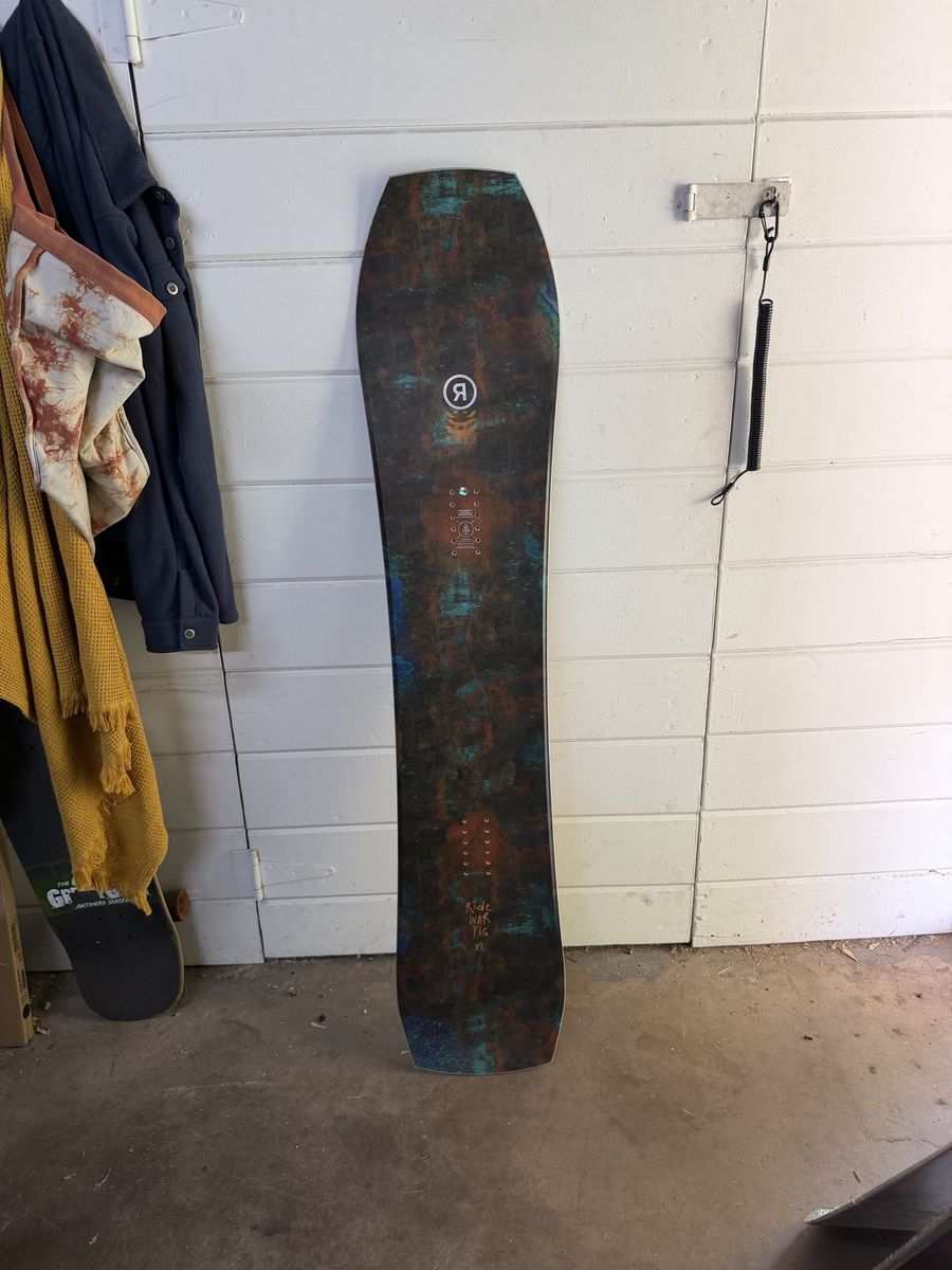 Like new RIDE Warpig size Large snowboard