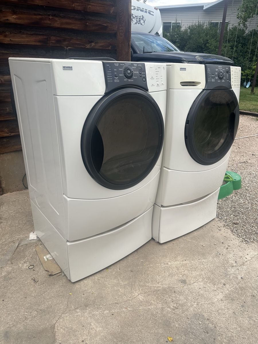 Washer and dryer electric.