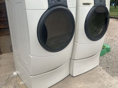 Washer and dryer electric.