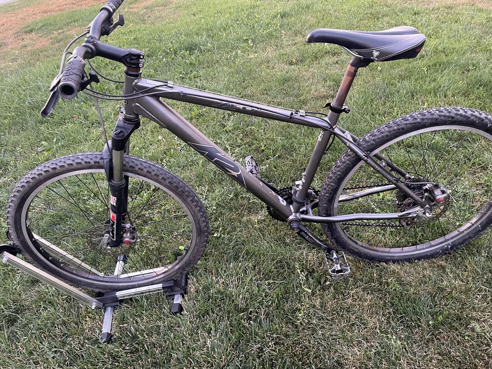 K2 Zed Mountain Bike Gray Hardtail RockShox Fork WTB Saddle