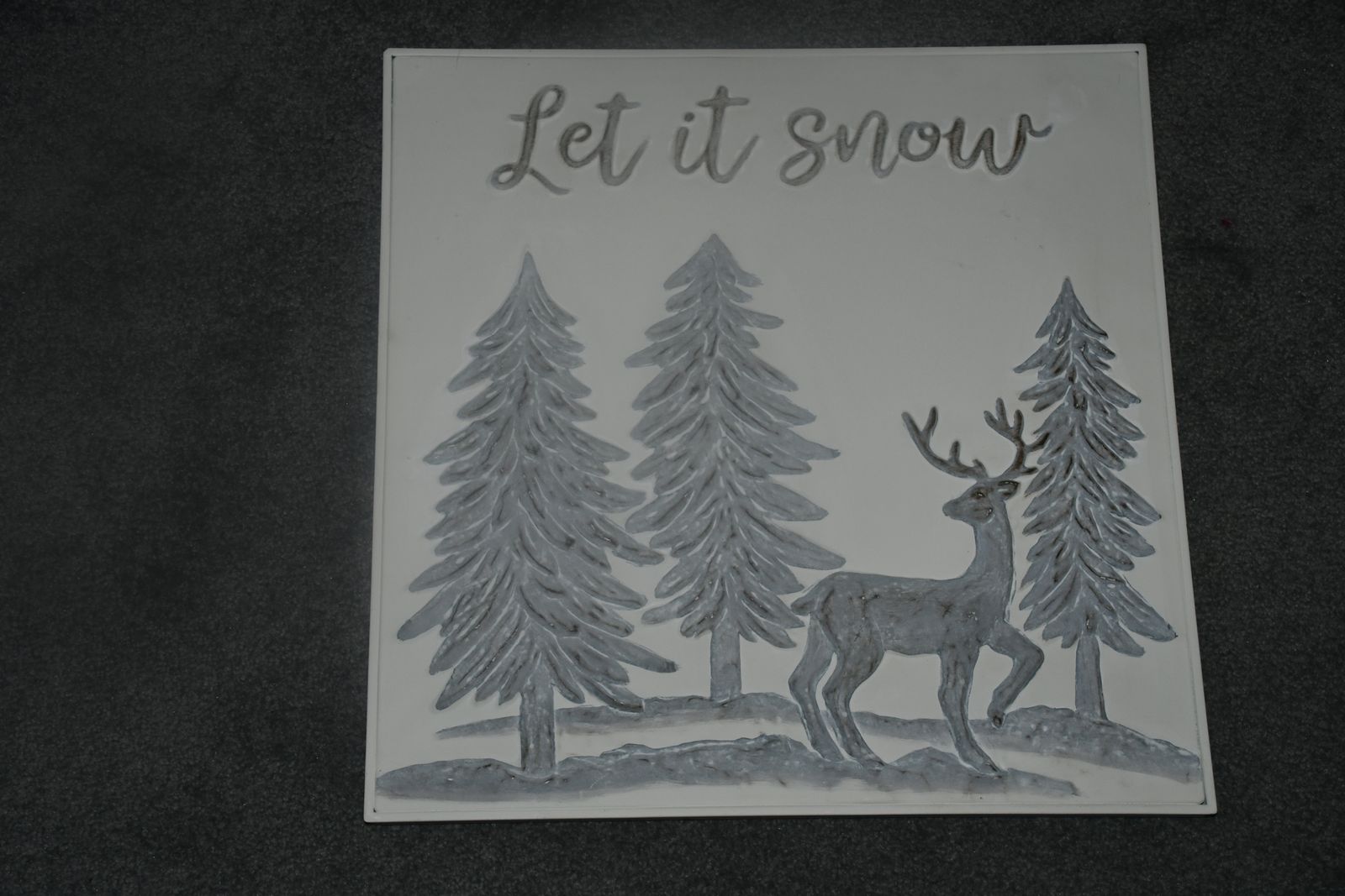 NWT ~ 3D "LET IT SNOW" METAL WALL HANGING ~ 18" x 18" ~ REINDEEER ~ CHRISTMAS ~ VERY NICE!