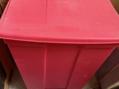 Rubbermaid Commercial Step-On Trash Can 23 Gallon Red