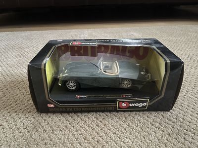 Burago Jaguar Roadster XK120 Metal Die Cast Model-1948-NIB