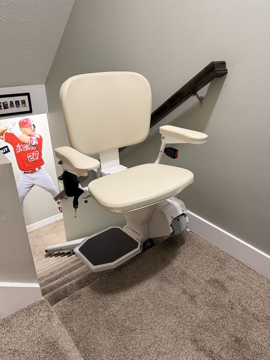 Ameriglide Rave 2 Stair lift