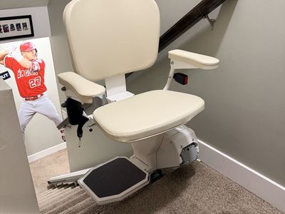 Ameriglide Rave 2 Stair lift