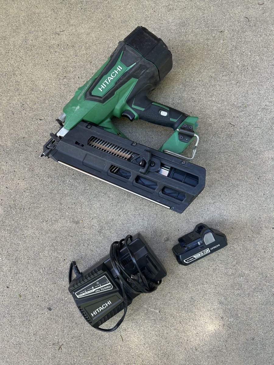 Hitachi 21° 3-1/2" Framing Nailer with Battery and Charger - Used, Good Condition